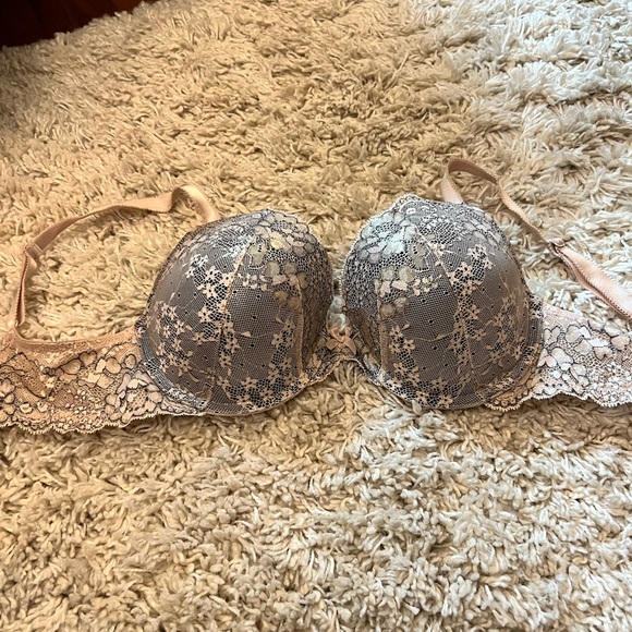 32DD Victoria Secret in excellent condition - Picture 1 of 3